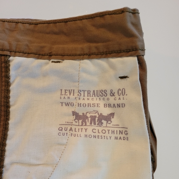 Levi's Men Cargo Shorts - Picture 5 of 6
